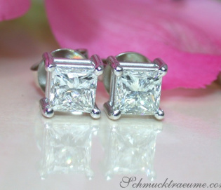 Timeless Princess Diamond Solitaire Studs (1,50 ct.)
