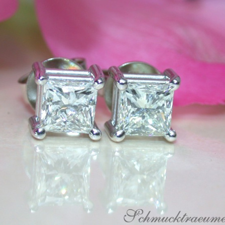 Timeless Princess Diamond Solitaire Studs (1,50 ct.)