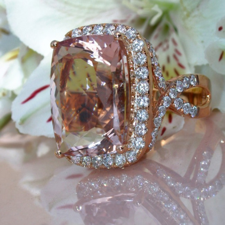 Opulent Morganite Ring with Diamonds