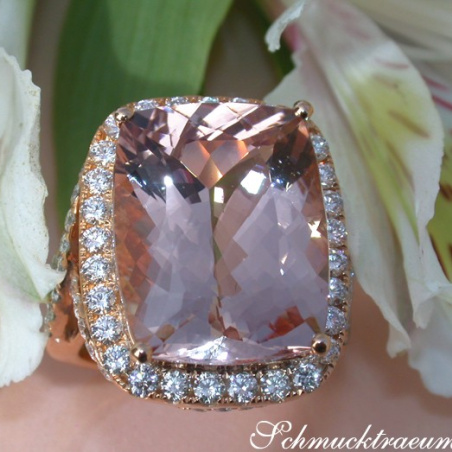 Opulent Morganite Ring with Diamonds