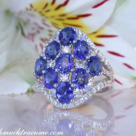Stately Ceylon Sapphire Ring with Diamonds