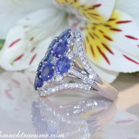 Stately Ceylon Sapphire Ring with Diamonds