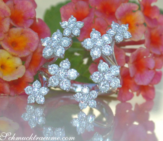 Exquisite Diamond Blossom Ring Exquisite Diamond Blossom Ring