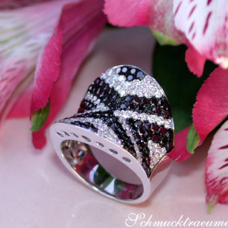 Stately Black & White Diamond Ring (Zig-Zag Style)