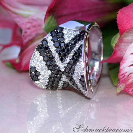 Stately Black & White Diamond Ring (Zig-Zag Style)