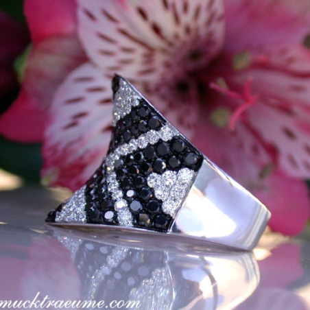 Stately Black & White Diamond Ring (Zig-Zag Style)