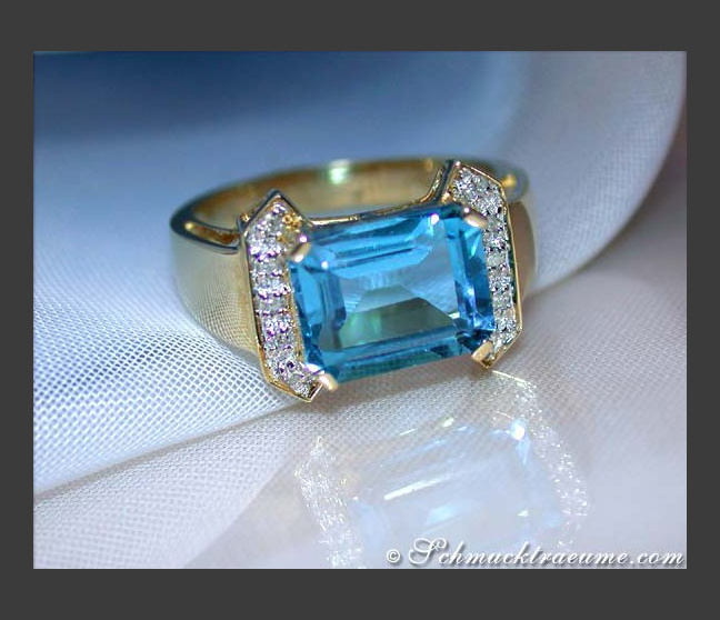 Fine Blue Topaz Ring with Diamonds Fine Blue Topaz Ring with Diamonds