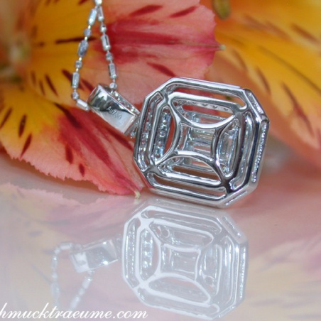 Exquisite Diamond Pendant with Baguette Diamonds