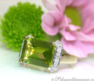 Fine Peridot Ring with Diamonds