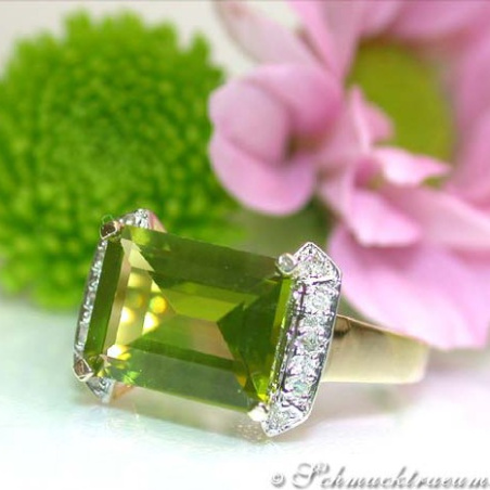 Fine Peridot Ring with Diamonds
