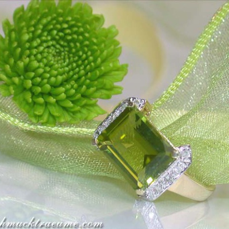 Fine Peridot Ring with Diamonds