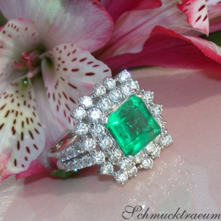 Smaragd Ring mit Brillanten in Weißgold