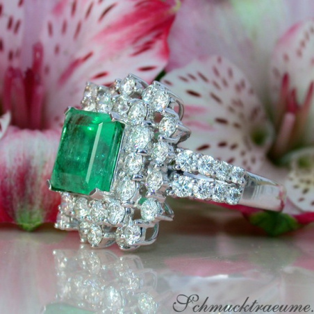 Smaragd Ring mit Brillanten in Weißgold