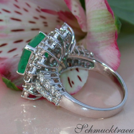Smaragd Ring mit Brillanten in Weißgold