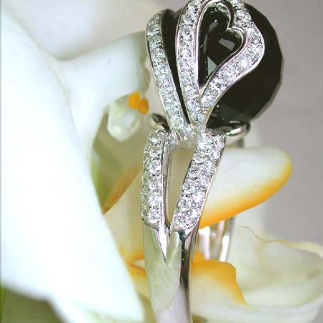 Beautiful Onyx Diamond Ring