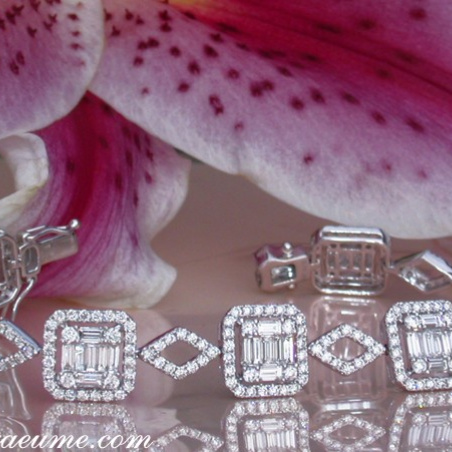 First Class Diamond Bracelet with Baguette Diamonds