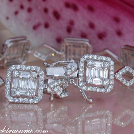 First Class Diamond Bracelet with Baguette Diamonds