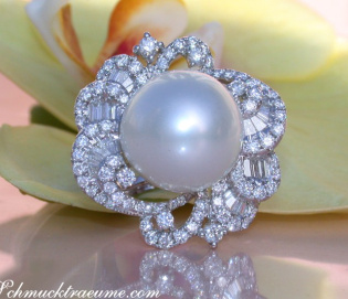 Magnificent AAA Southsea Pearl Ring with Diamonds (Ø 16 mm)