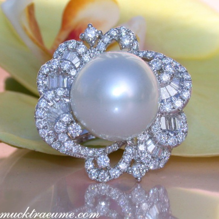 Magnificent AAA Southsea Pearl Ring with Diamonds (Ø 16 mm)