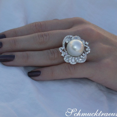 Magnificent AAA Southsea Pearl Ring with Diamonds (Ø 16 mm)