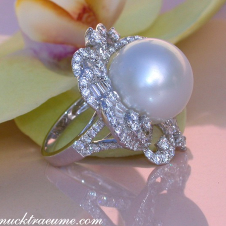 Magnificent AAA Southsea Pearl Ring with Diamonds (Ø 16 mm)