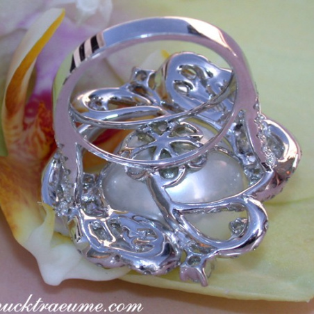 Magnificent AAA Southsea Pearl Ring with Diamonds (Ø 16 mm)
