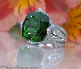 Stately Green Tourmaline Ring with Diamonds