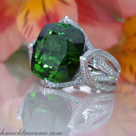 Stately Green Tourmaline Ring with Diamonds
