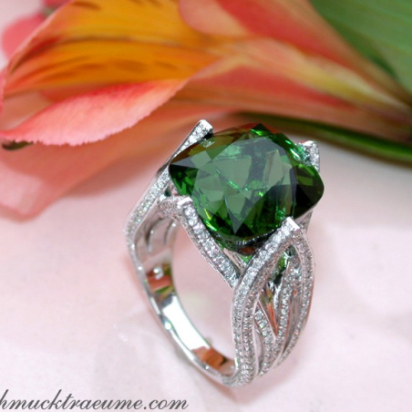 Stately Green Tourmaline Ring with Diamonds