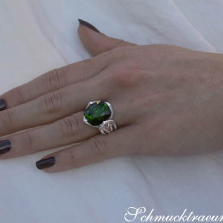 Stately Green Tourmaline Ring with Diamonds
