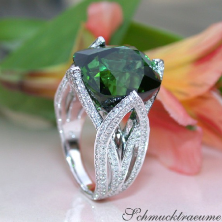 Stately Green Tourmaline Ring with Diamonds