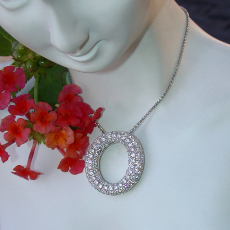 Elegant Diamond Circle Pendant
