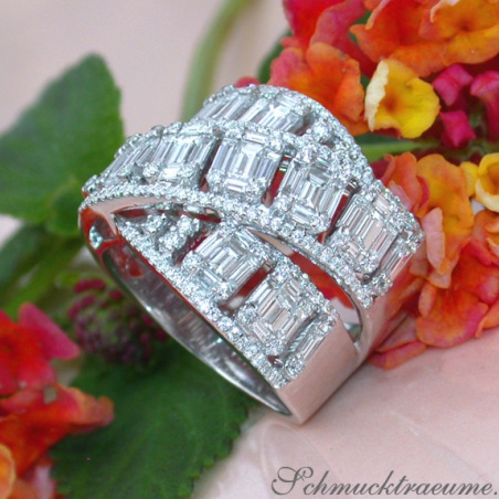Überkreuzter Brillanten Ring mit Baguette Diamanten