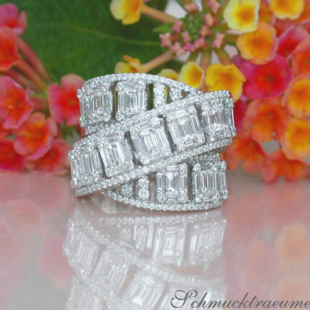 Überkreuzter Brillanten Ring mit Baguette Diamanten 