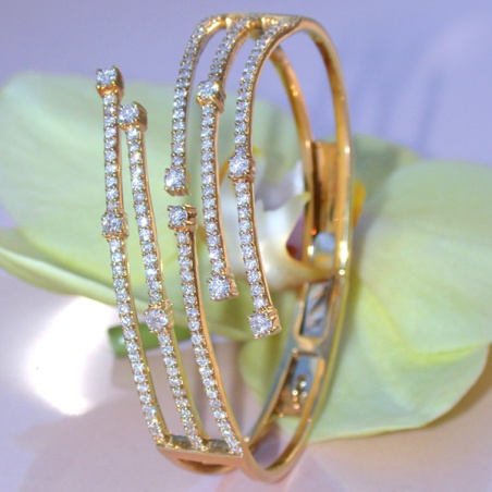 Picture Perfect Diamond Bangle in Yellow gold 18k