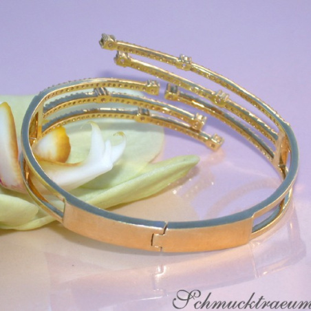 Picture Perfect Diamond Bangle in Yellow gold 18k