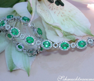 Exquisite Emerald Bracelet with Diamonds