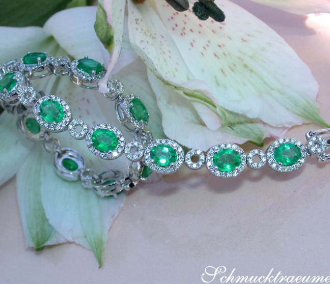 Exquisite Emerald Bracelet with Diamonds Exquisite Emerald Bracelet with Diamonds