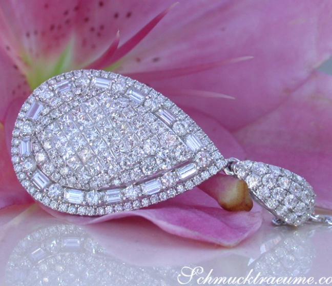 Superb Pear Pendant with Brilliant, Princess and Baguette Diamonds Superb Pear Pendant with Brilliant, Princess and Baguette Diamonds