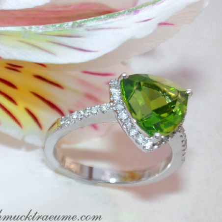 Precious Peridot Ring with Diamonds