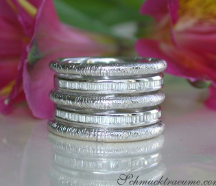 Puristic Whitegold Ring with Diamonds