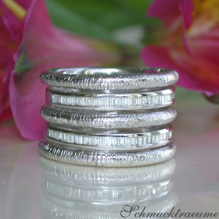 Puristic Whitegold Ring with Diamonds