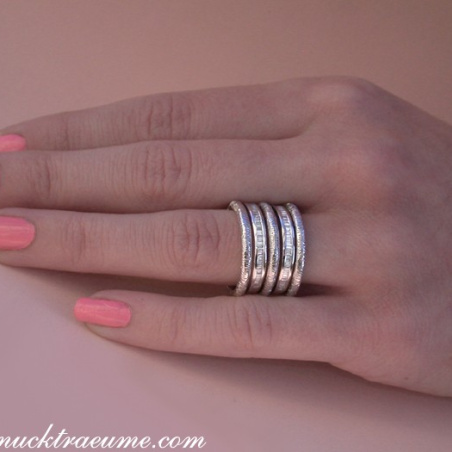 Puristic Whitegold Ring with Diamonds