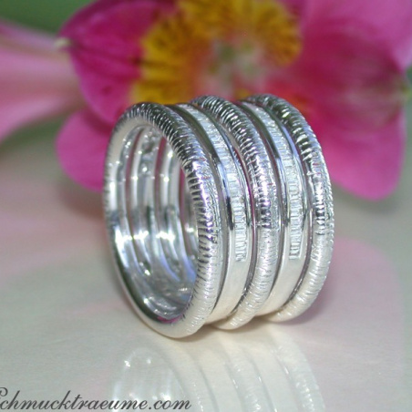 Puristic Whitegold Ring with Diamonds