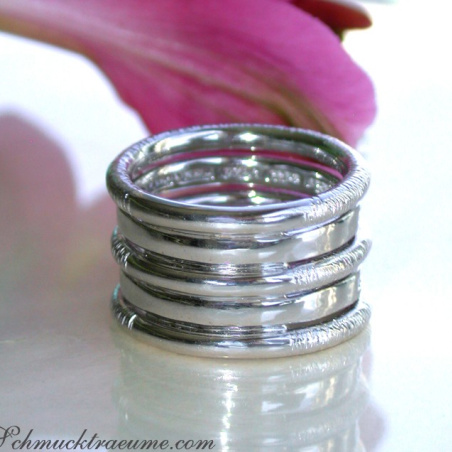 Puristic Whitegold Ring with Diamonds
