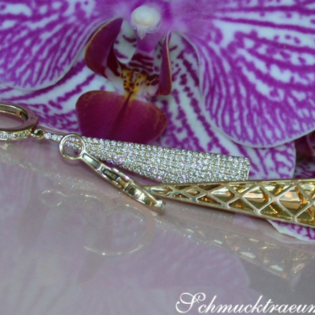 Interesting Dangling Earrings with Diamonds in Yellowgold