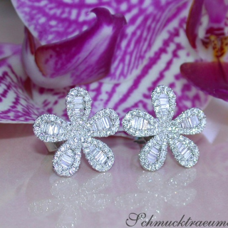 Precious Diamond Flower Earrings in White gold 14k