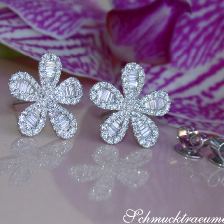 Precious Diamond Flower Earrings in White gold 14k