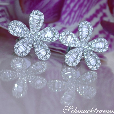 Precious Diamond Flower Earrings in White gold 14k