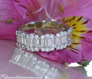 Exquisite Diamond Band in Whitegold 18k
